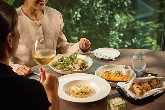 60th Anniversary – Crossroads Bistro - 曼谷东临俪舍